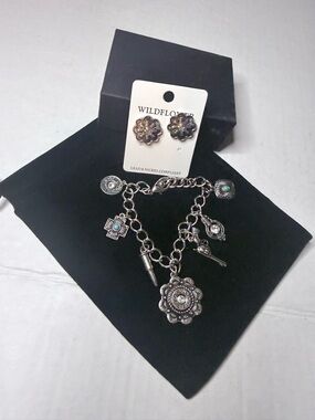 Source Unknown Silver-Tone Southwestern Charm Bracelet with Turquoise Accents